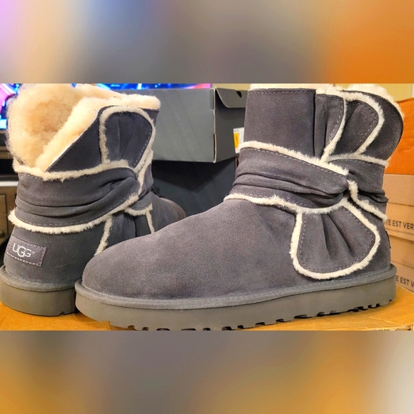 Ugg Women's Booties - Picture 1 of 5